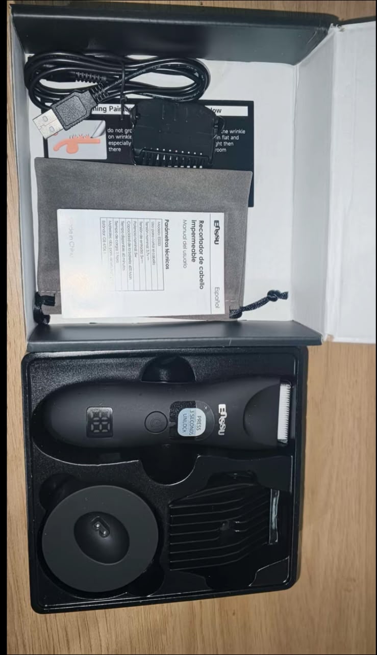 Caixa aberta com manual, cabo USB, bolsa e o ENSSU Pro